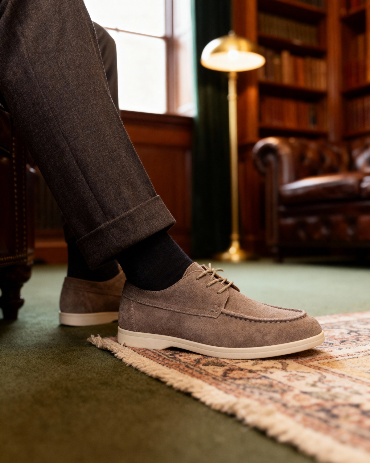 Premium-Schnürschuhe aus Wildleder - Mokka